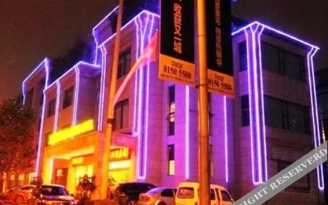 成都龙辉假日酒店(华府大道地铁站店)