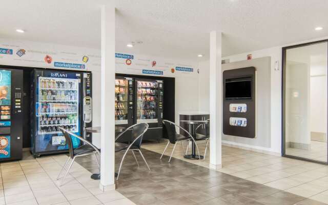 Motel 6 Addison, TX - Dallas
