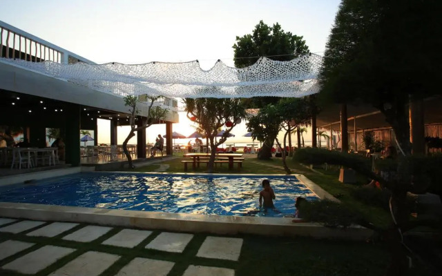 3 Monkeys Lembongan