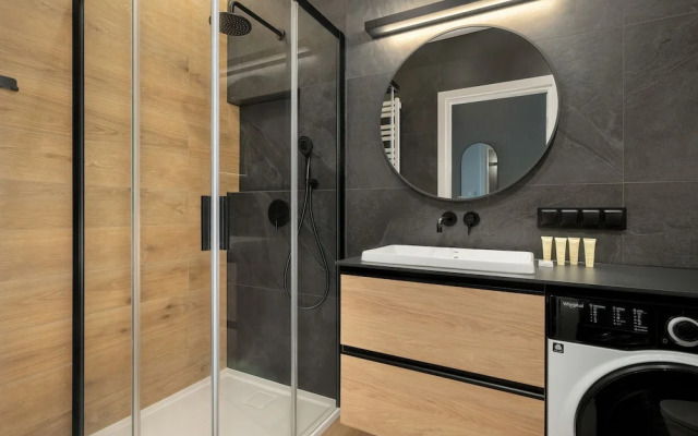 Modern Apartment With Parking by Renters