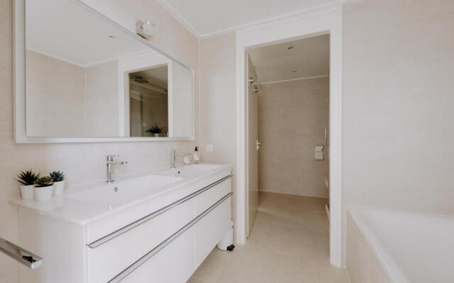 Stijlvol appartement op strand Makkum