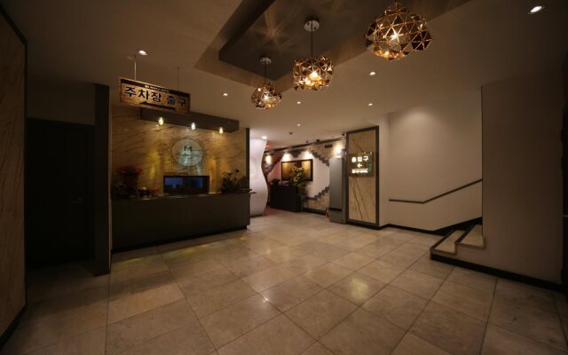 Midas Hotel