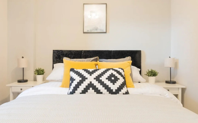 Luxury Riverview City Centre Apartment