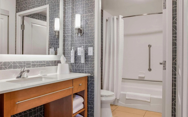 Homewood Suites by Hilton Winnipeg Airport-Polo Park, MB
