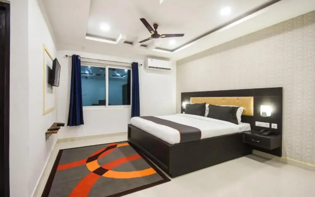 Red Velvet Premium by OYO Rooms