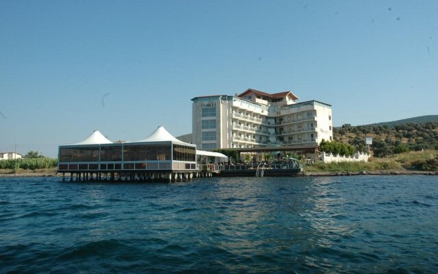 Club Rose Bay Hotel