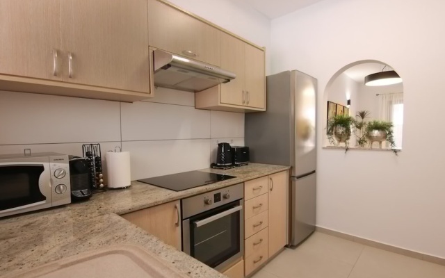 Queens Garden Residence Staycom