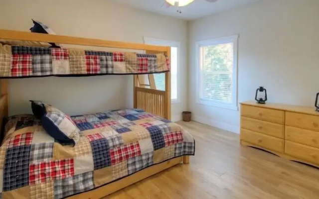 Scenic Wonders River Rock 3 Bedroom Loft