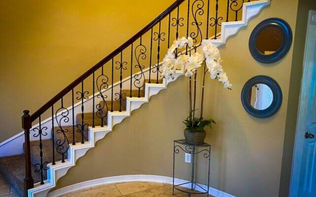 4Bdrm 3.5Bath 8Beds - Pool House