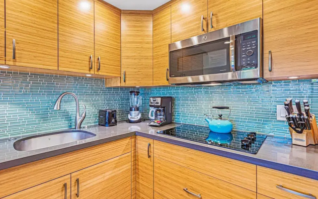 Papakea Oceanview Studio 0 Bedroom Condo by RedAwning