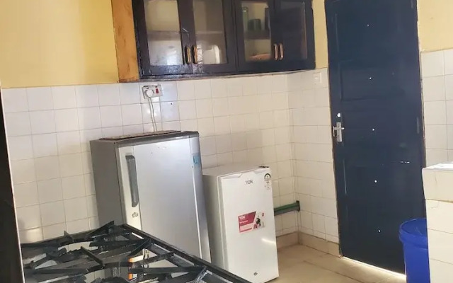 4 bedroom villa with a kitchen