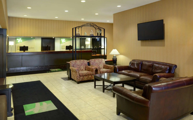 Four Points by Sheraton Point Edward Sarnia