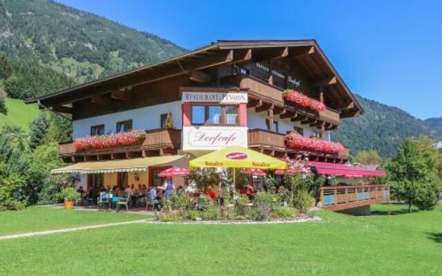 Dorfcafe Unken Hotelpension sWirtshaus im Dorf