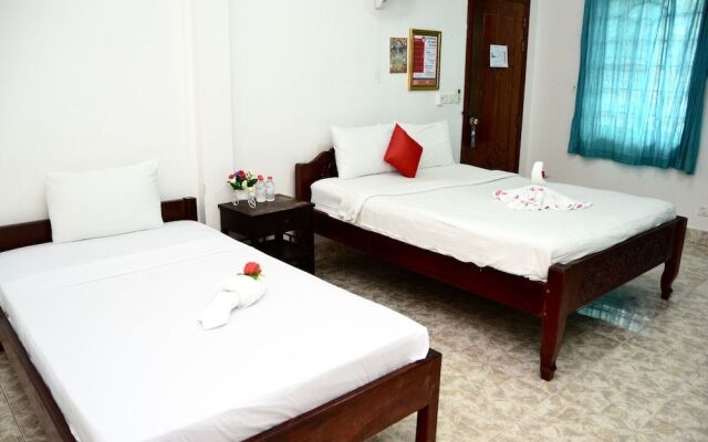 Mad Monkey Phnom Penh - Hostel