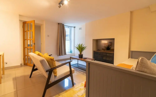 Private 1Bd Flat Near Gloucester Docks