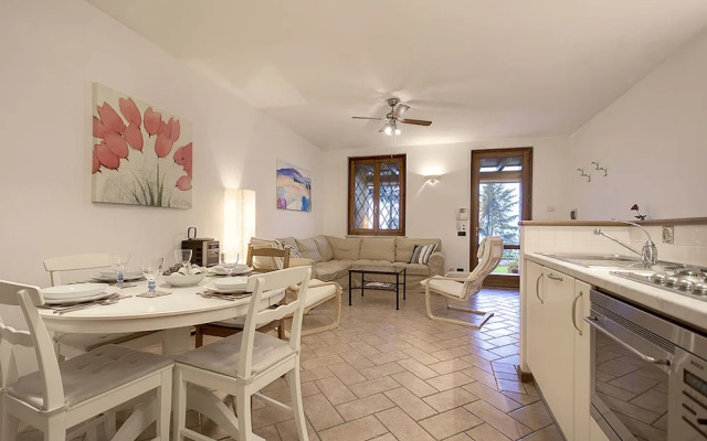 Lovely Flat With Shared Pool and Amazing Lake View