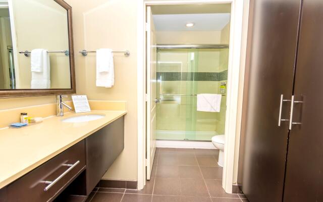 Staybridge Suites Houston IAH - Beltway 8 by IHG