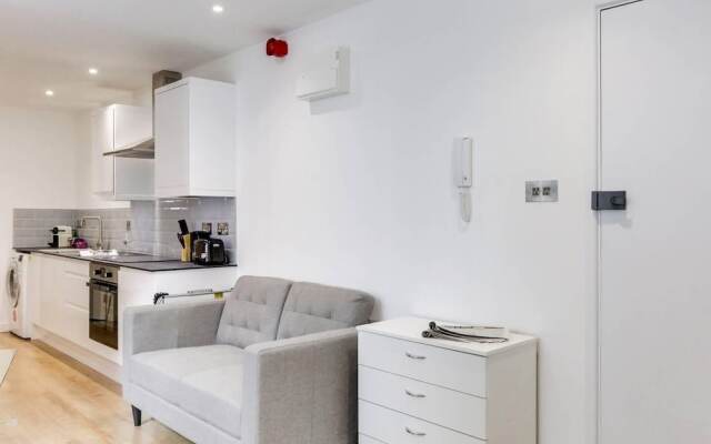 1BR amazing refurbished studio located in central Leicester