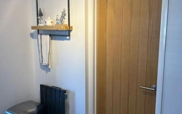 Unique one bedroom guest house with free parking