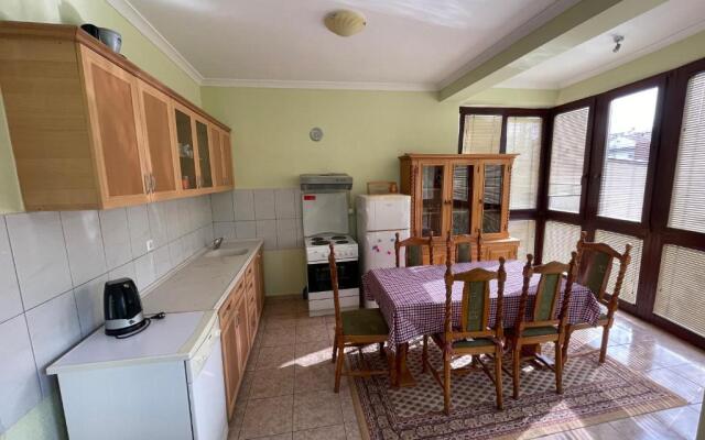 Huge Apartment with a Garden in the City Center
