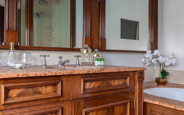 Stunning 6-bed House Near Harrods in Knightsbridge