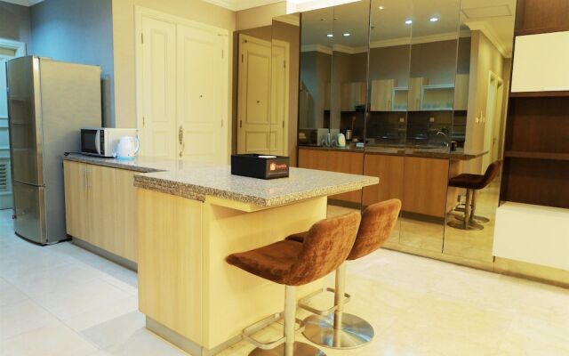 Luxury 2br the Bellezza Apartment with City View