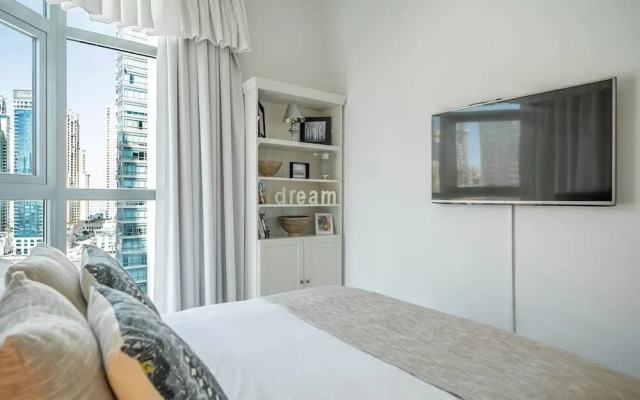 Marina Residence by Luton Vacation Homes