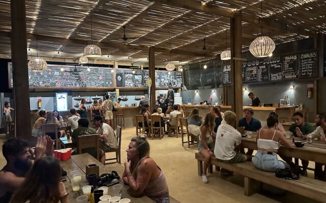 Straw Hat Surf Hostel