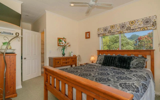 Harbour View Haven - Pauanui Holiday Home