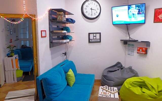 FlyFly Hostel