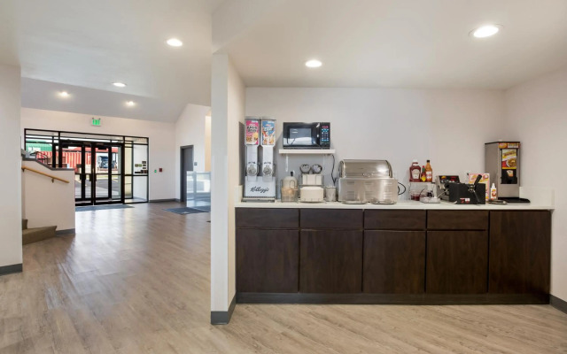 Sleep Inn & Suites