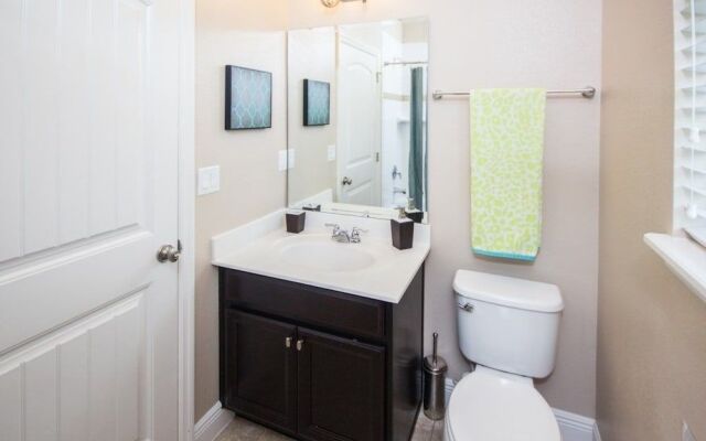 Oakview 4213 6 Br villa by RedAwning