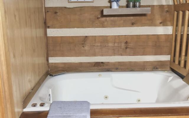 Hanky Panky 1 Bedroom Cabin