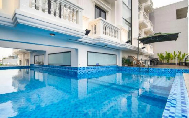 Monaco Hotel