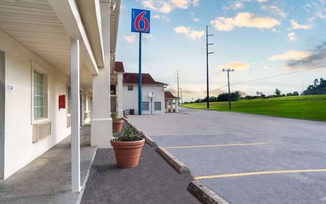 Motel 6 Livingston, TX