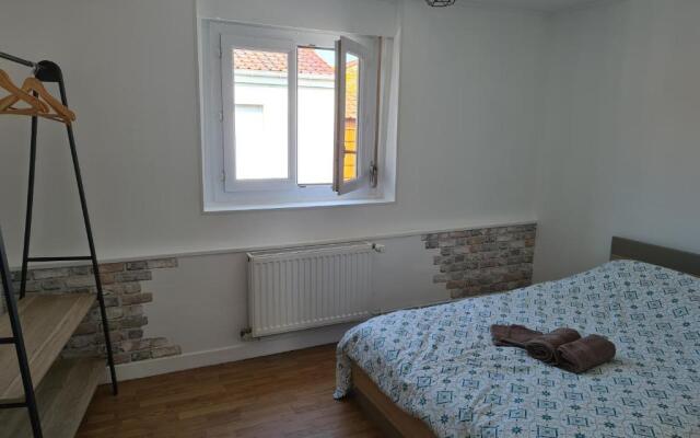 "Les Embruns" Maison meublée, proche de la mer