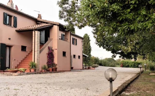 Traditional Villa in Varano With Private Garden
