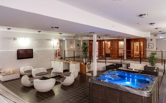 First Hotel Ett
