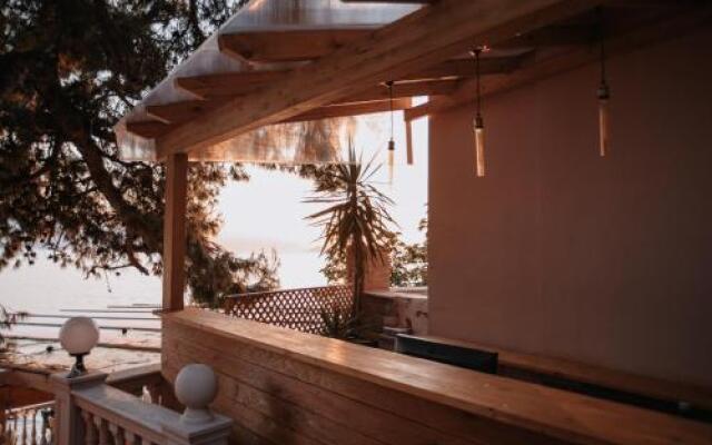 Hotel Zhironi