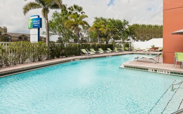 Holiday Inn Express & Suites Nearest Universal Orlando, an IHG Hotel