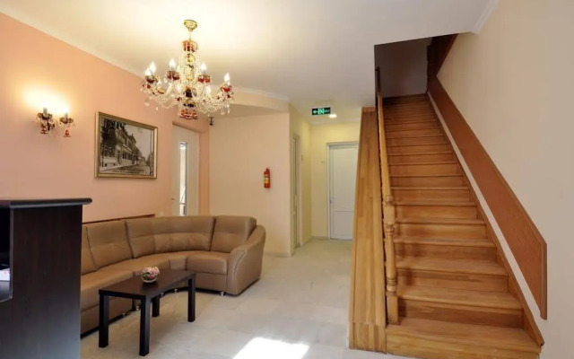 Albert House Hotel and Tours