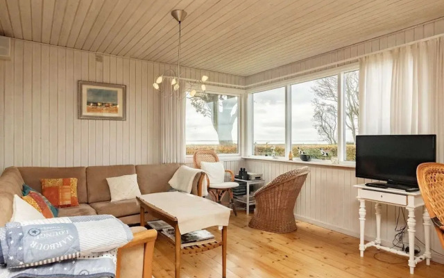 6 Person Holiday Home in Martofte