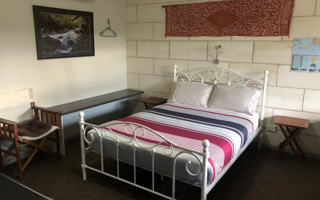 Port Campbell Guesthouse & Flash Packers