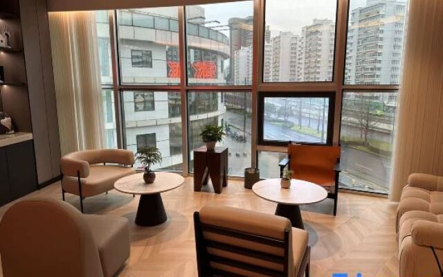 SK Simple Luxury Hotel (Shanghai Xujiahui Gymnasium Subway Station)
