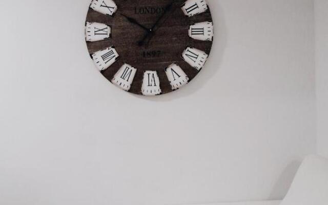 BIOMA Modern & Minimalist Apartment