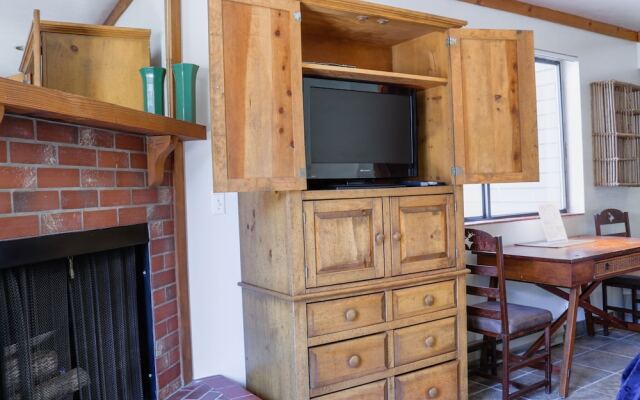 Ski Lodge Studio Studio Bedroom Condo by RedAwning