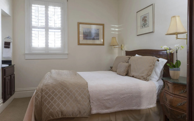Washington Square Inn