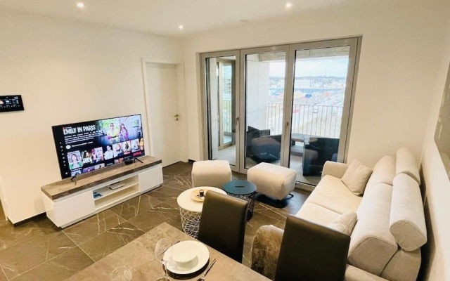 Luxury Flat with Parking & Large Terrace