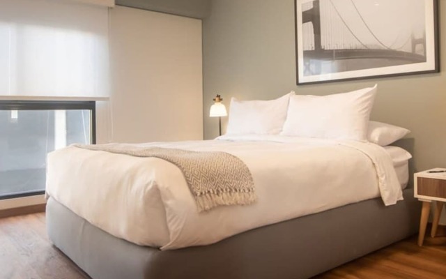 w Perfect 2BR With Balcony in Miraflores