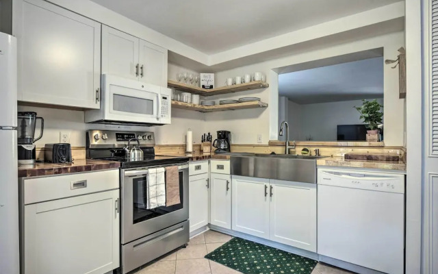Walk to Dtwn & Breweries: Townhome in Cary!